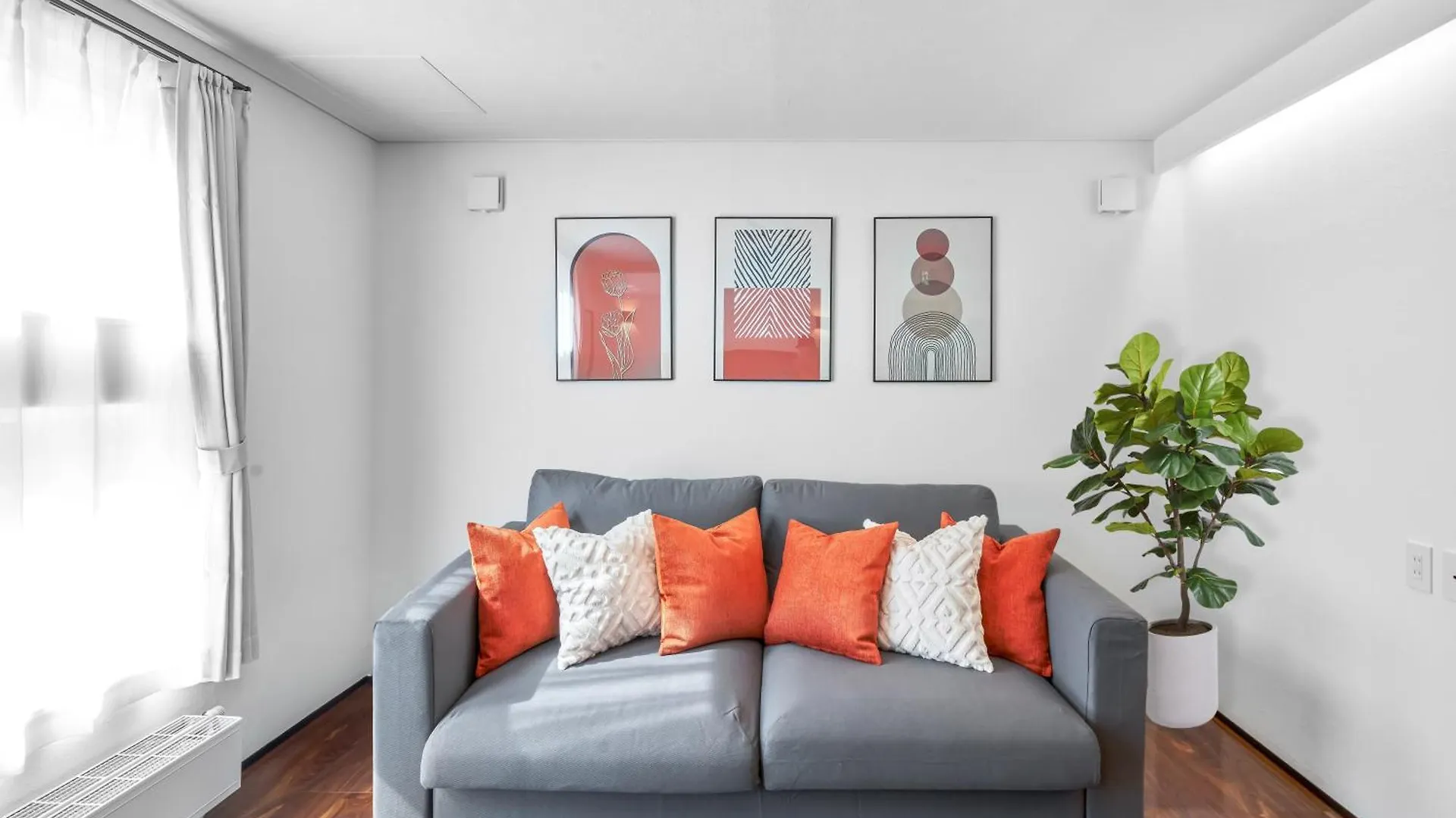 Best Location Lux Home, 2 Blocks To Sbwy, Sleeps 9 Sapporo Japan