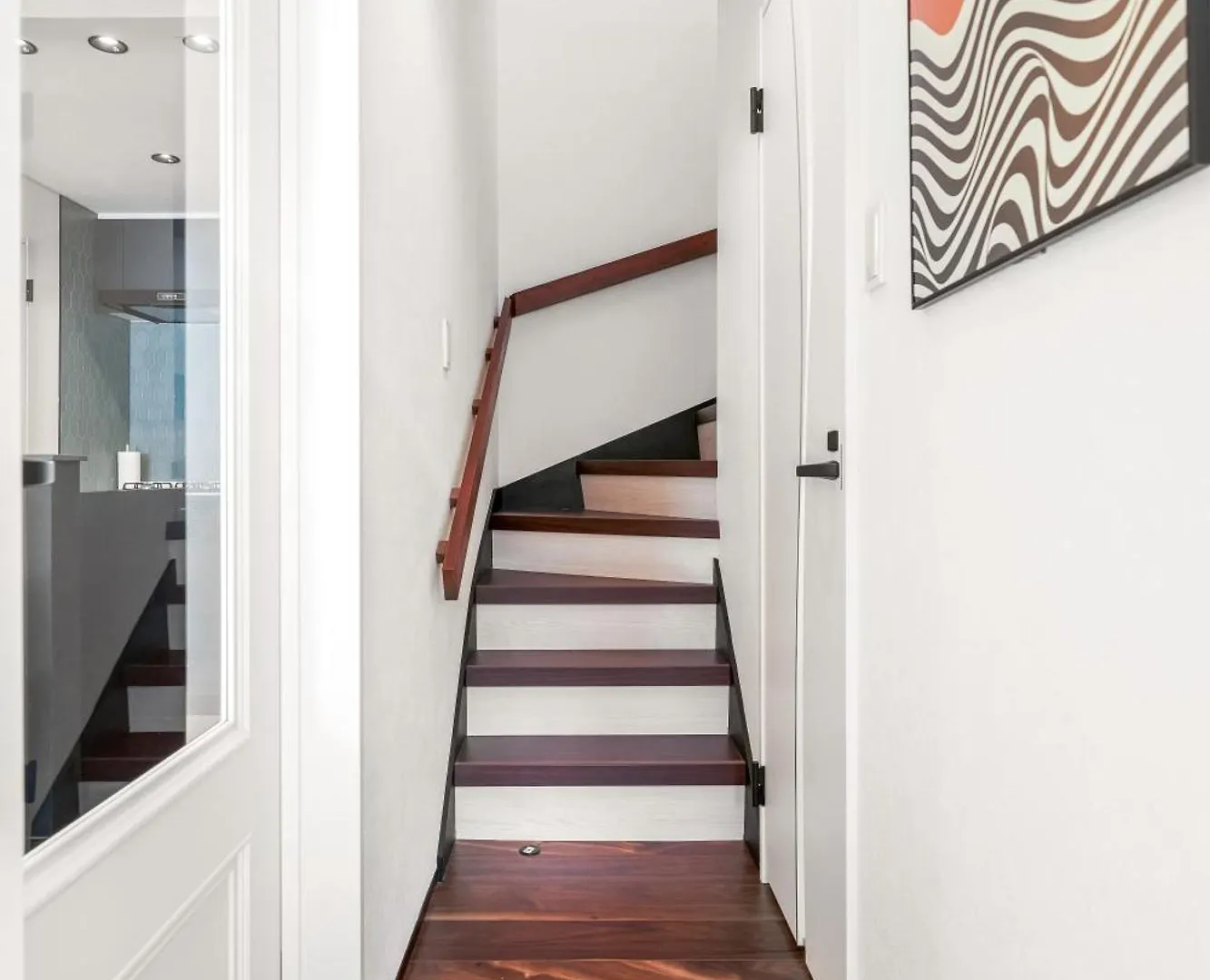 Best Location Lux Home, 2 Blocks To Sbwy, Sleeps 9 Sapporo Ferienhaus